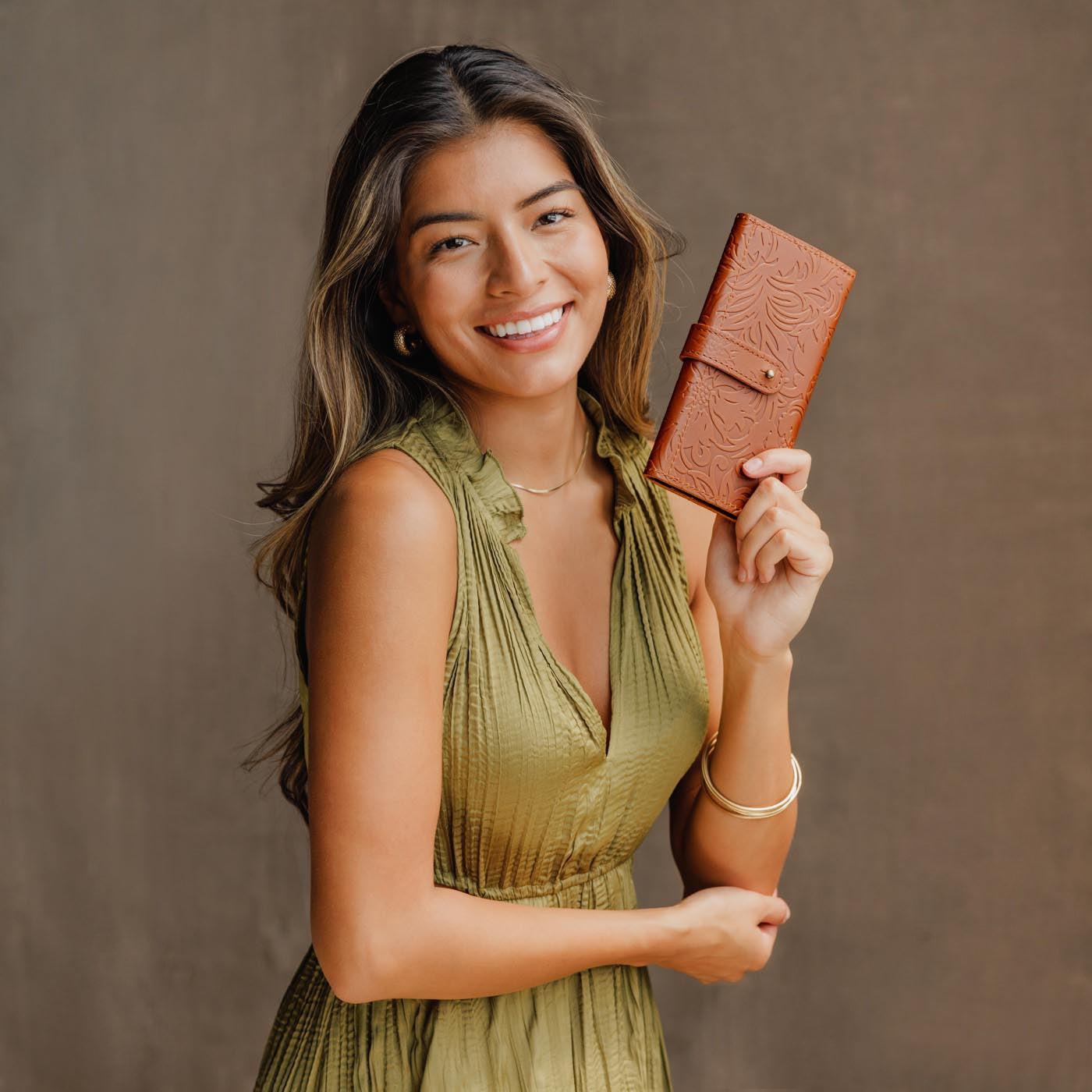 Women's Trifold Wallet with Card Slots & Zippered Pocket | Almost Perfect